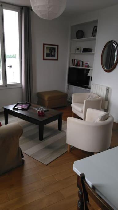 Le Nid De L'Ile Apartment Шинон Екстериор снимка